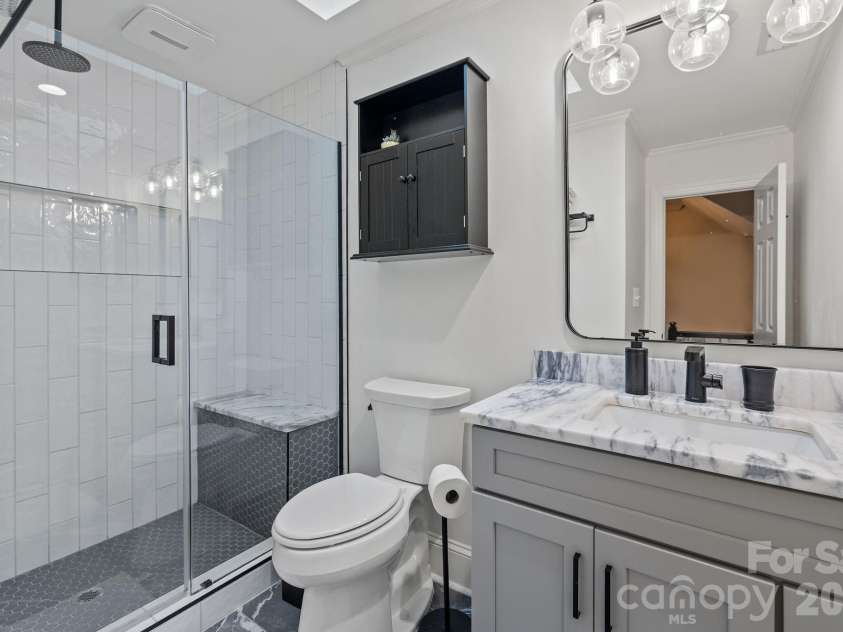 2727 Hampton Avenue, Charlotte, NC 28207.  MLS# CAR4355343, YatesRealty ID 20301. 