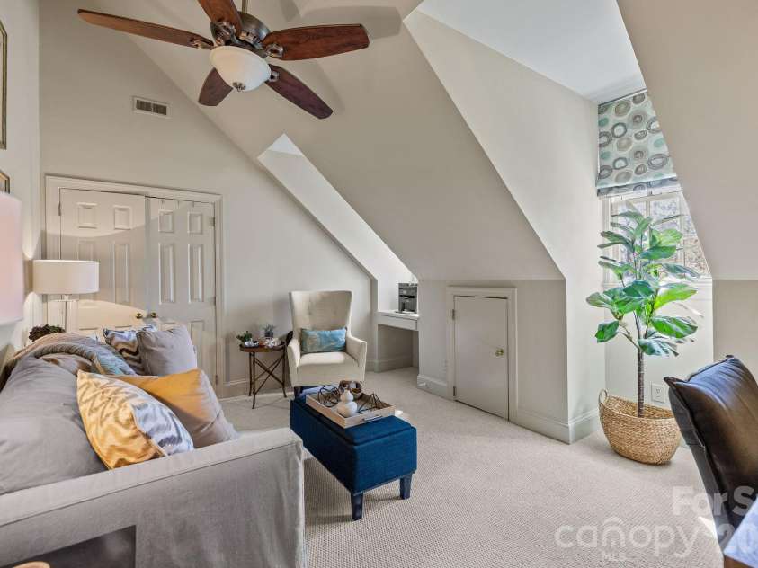 2727 Hampton Avenue, Charlotte, NC 28207.  MLS# CAR4355343, YatesRealty ID 20301. 