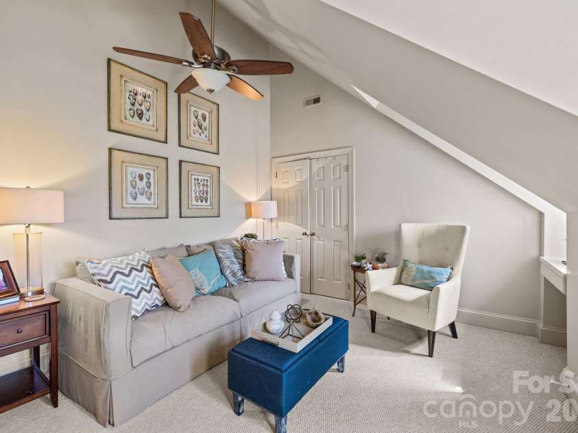 2727 Hampton Avenue, Charlotte, NC 28207.  MLS# CAR4355343, YatesRealty ID 20301. 