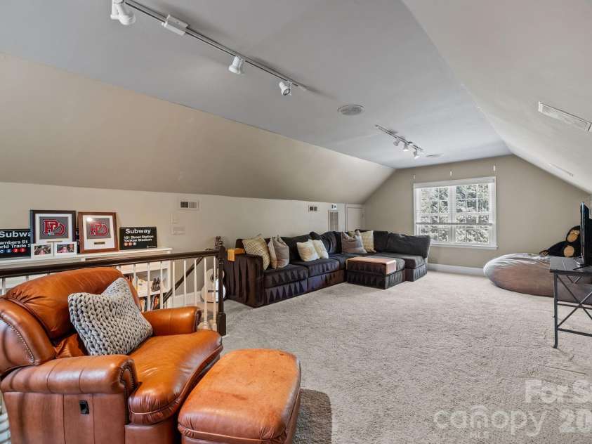 2727 Hampton Avenue, Charlotte, NC 28207.  MLS# CAR4355343, YatesRealty ID 20301. 