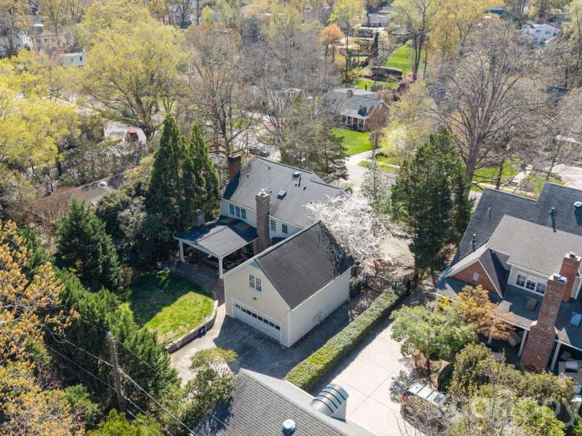 2727 Hampton Avenue, Charlotte, NC 28207.  MLS# CAR4355343, YatesRealty ID 20301. 
