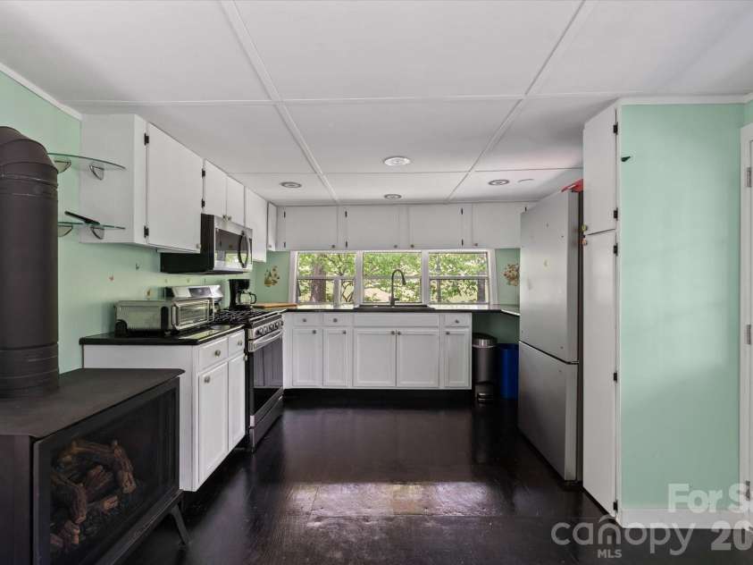 72 Amos Creek Road, Marshall, NC 28753.  MLS# CAR4379561, YatesRealty ID 20302. 