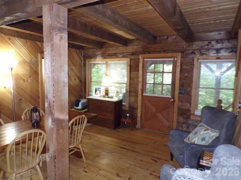 216 Paradise Road, Hendersonville, NC 28792.  MLS# CAR4379597, YatesRealty ID 20303. 