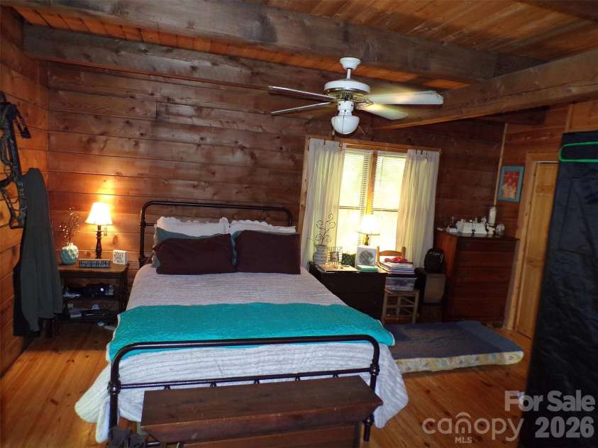216 Paradise Road, Hendersonville, NC 28792.  MLS# CAR4379597, YatesRealty ID 20303. 