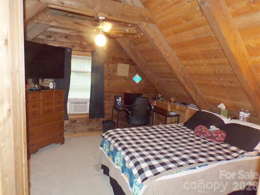 216 Paradise Road, Hendersonville, NC 28792.  MLS# CAR4379597, YatesRealty ID 20303. 