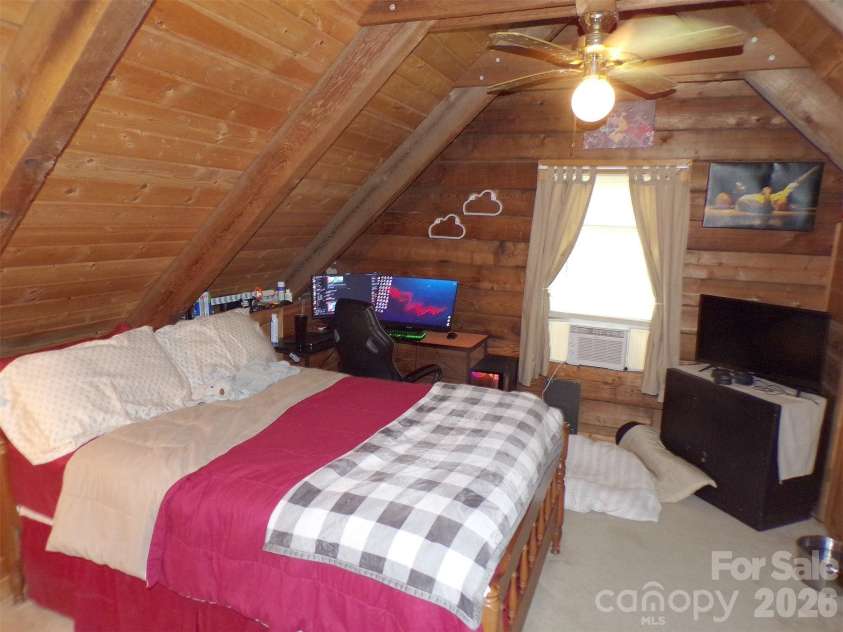 216 Paradise Road, Hendersonville, NC 28792.  MLS# CAR4379597, YatesRealty ID 20303. 