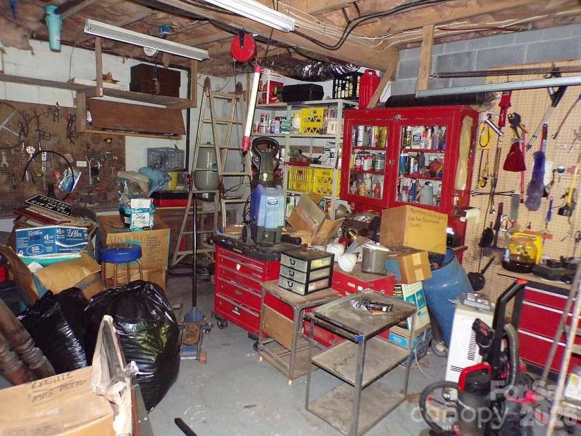 216 Paradise Road, Hendersonville, NC 28792.  MLS# CAR4379597, YatesRealty ID 20303. 