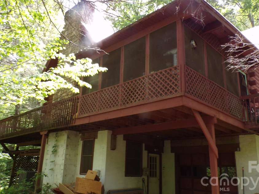 216 Paradise Road, Hendersonville, NC 28792.  MLS# CAR4379597, YatesRealty ID 20303. 