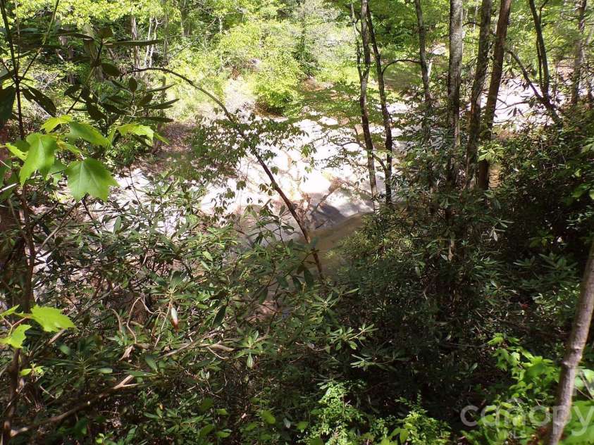 216 Paradise Road, Hendersonville, NC 28792.  MLS# CAR4379597, YatesRealty ID 20303. 