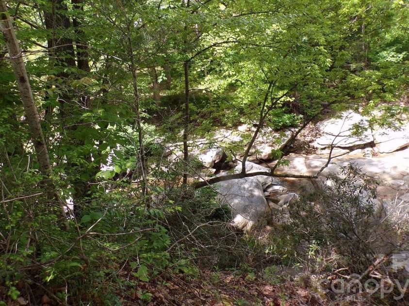 216 Paradise Road, Hendersonville, NC 28792.  MLS# CAR4379597, YatesRealty ID 20303. 