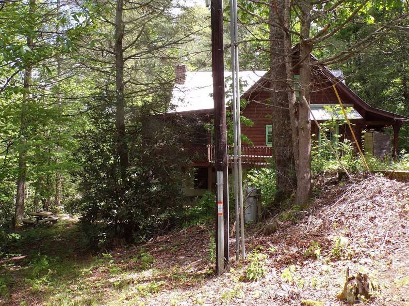 216 Paradise Road, Hendersonville, NC 28792.  MLS# CAR4379597, YatesRealty ID 20303. 