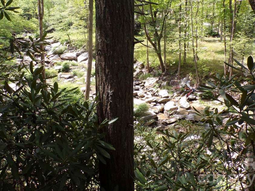 216 Paradise Road, Hendersonville, NC 28792.  MLS# CAR4379597, YatesRealty ID 20303. 