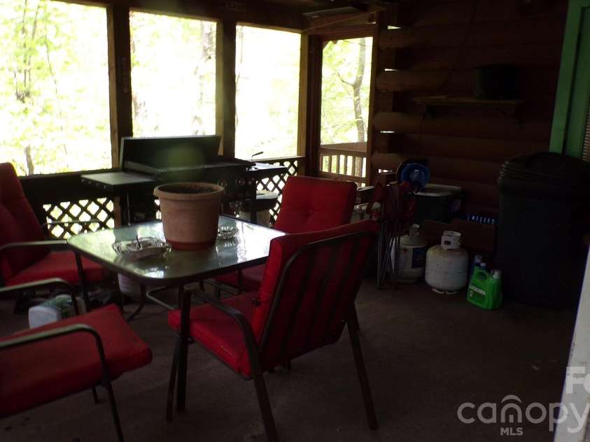 216 Paradise Road, Hendersonville, NC 28792.  MLS# CAR4379597, YatesRealty ID 20303. 