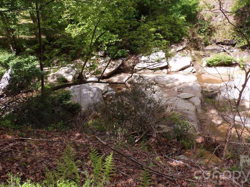 216 Paradise Road, Hendersonville, NC 28792.  MLS# CAR4379597, YatesRealty ID 20303. 