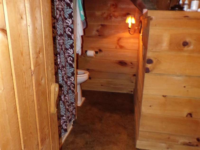 216 Paradise Road, Hendersonville, NC 28792.  MLS# CAR4379597, YatesRealty ID 20303. 