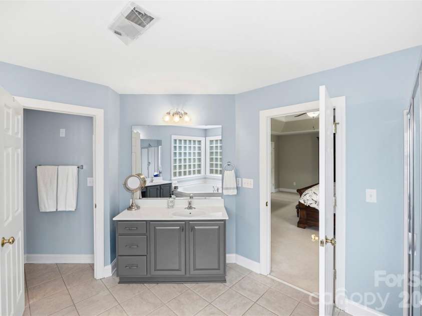 14438 Harvington Drive, Huntersville, NC 28078.  MLS# CAR4379209, YatesRealty ID 20304. 
