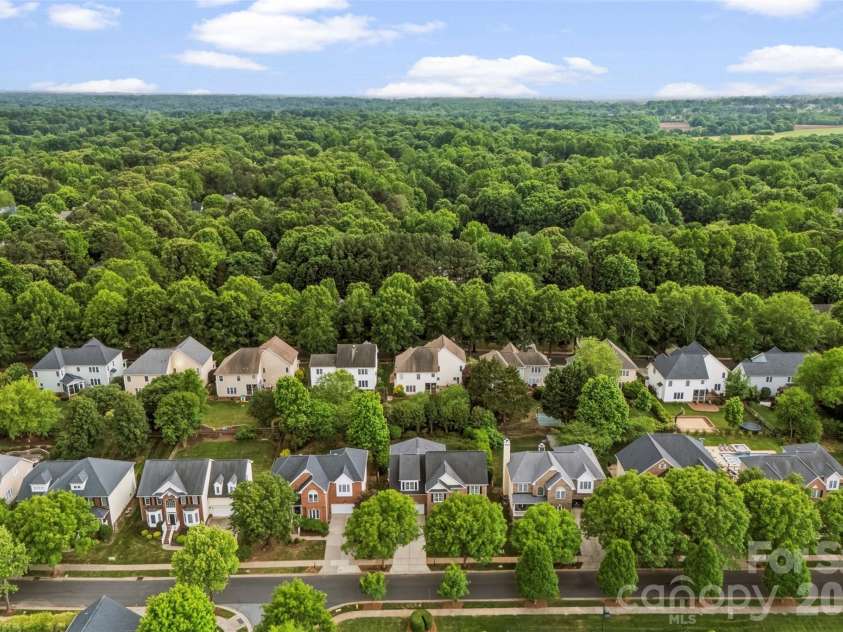14438 Harvington Drive, Huntersville, NC 28078.  MLS# CAR4379209, YatesRealty ID 20304. 