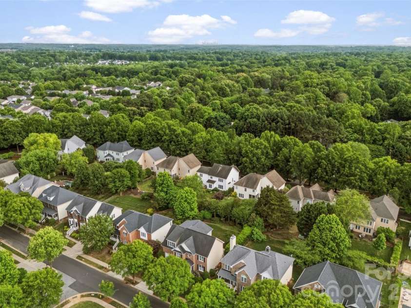 14438 Harvington Drive, Huntersville, NC 28078.  MLS# CAR4379209, YatesRealty ID 20304. 