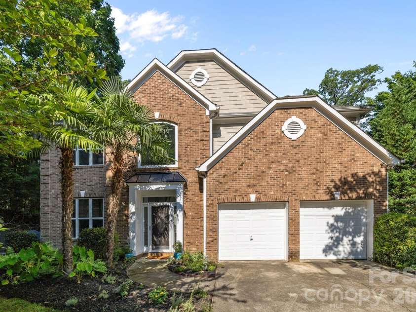 13934 Kings Carriage Lane, Charlotte, NC 28278.  MLS# CAR4377968, YatesRealty ID 20305. 
