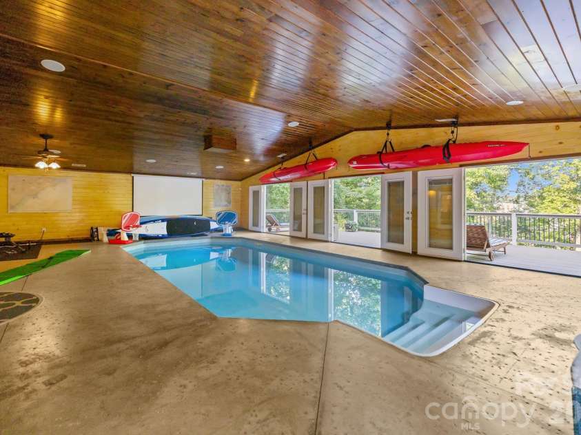 13934 Kings Carriage Lane, Charlotte, NC 28278.  MLS# CAR4377968, YatesRealty ID 20305. 