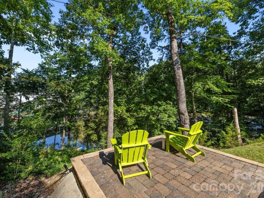 13934 Kings Carriage Lane, Charlotte, NC 28278.  MLS# CAR4377968, YatesRealty ID 20305. 