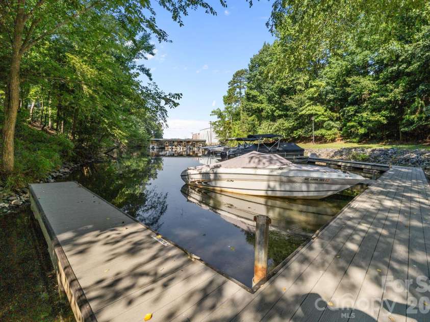13934 Kings Carriage Lane, Charlotte, NC 28278.  MLS# CAR4377968, YatesRealty ID 20305. 