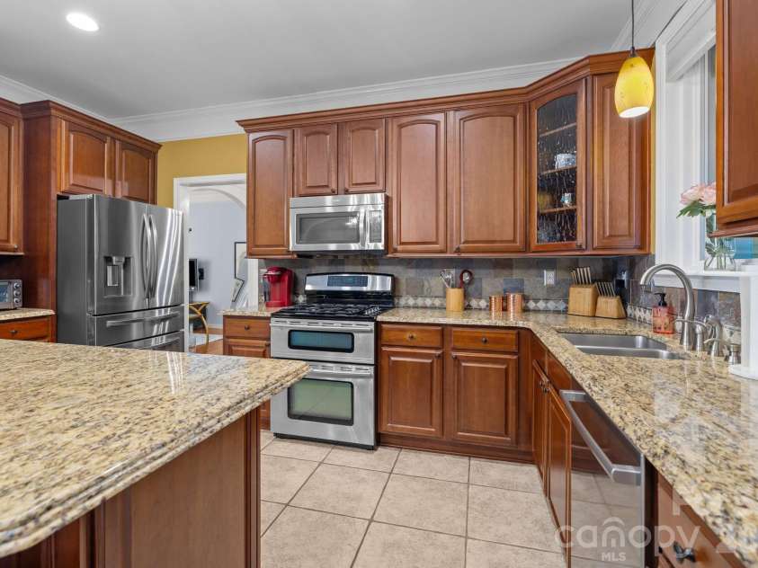 13934 Kings Carriage Lane, Charlotte, NC 28278.  MLS# CAR4377968, YatesRealty ID 20305. 