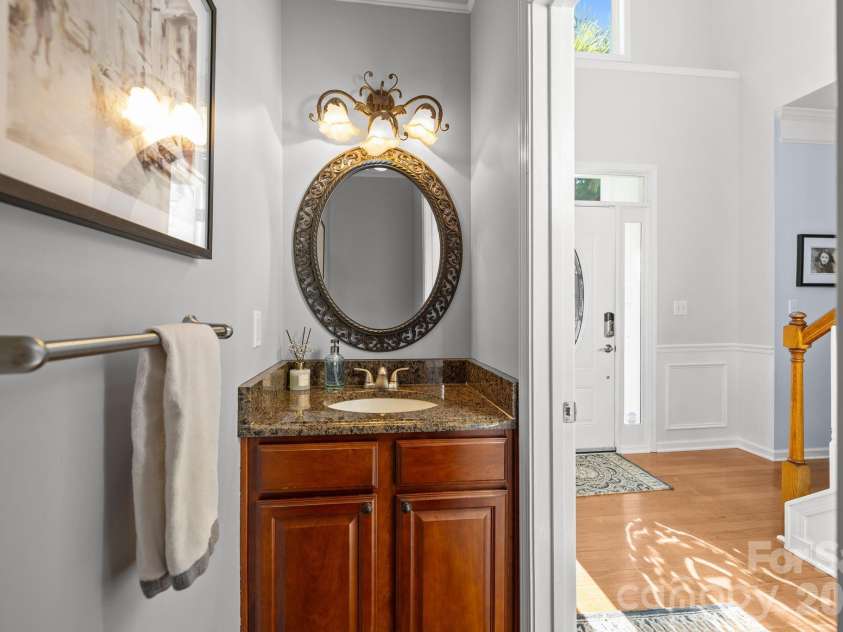 13934 Kings Carriage Lane, Charlotte, NC 28278.  MLS# CAR4377968, YatesRealty ID 20305. 