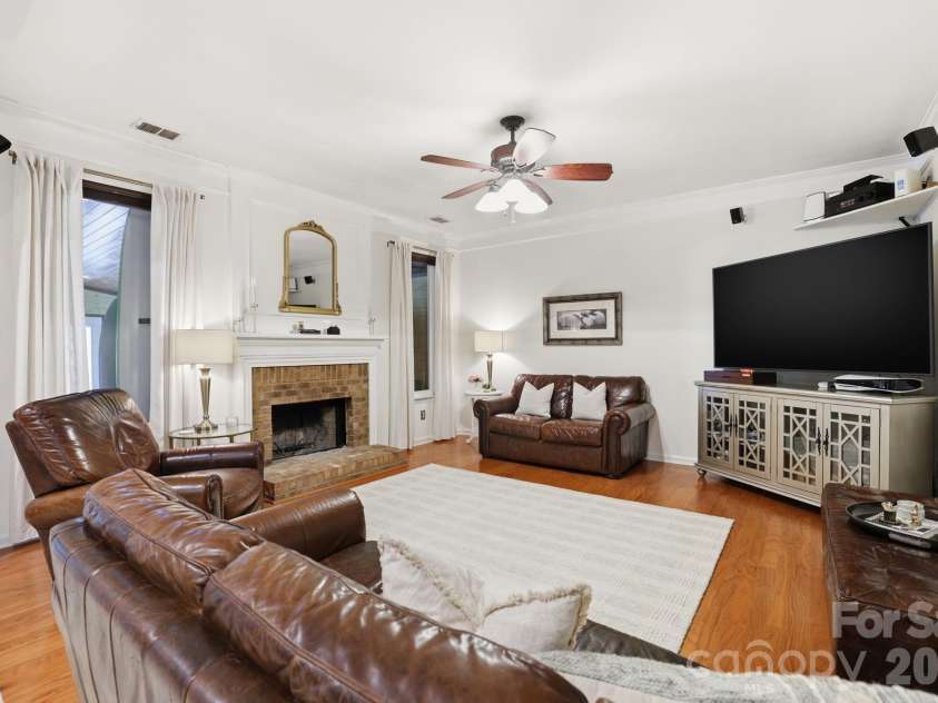 13934 Kings Carriage Lane, Charlotte, NC 28278.  MLS# CAR4377968, YatesRealty ID 20305. 