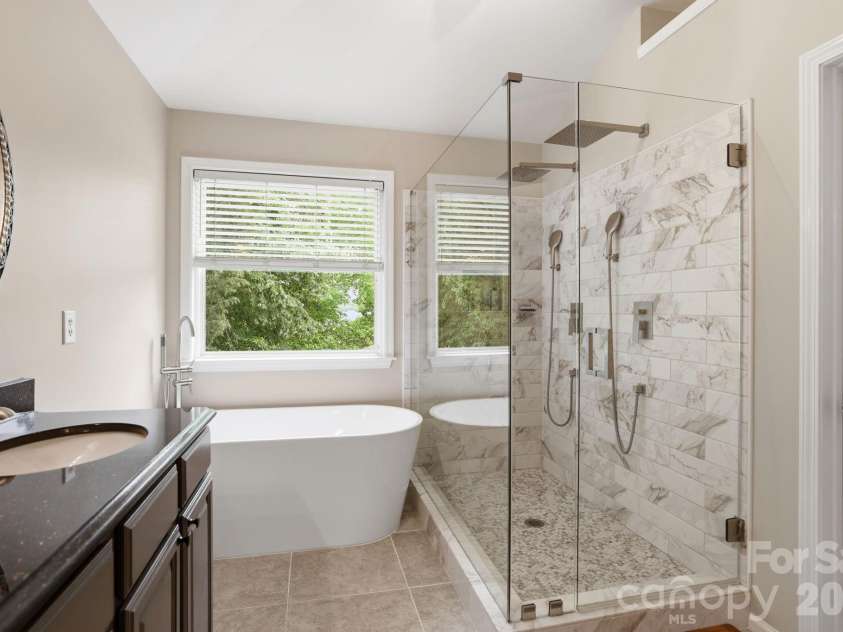 13934 Kings Carriage Lane, Charlotte, NC 28278.  MLS# CAR4377968, YatesRealty ID 20305. 