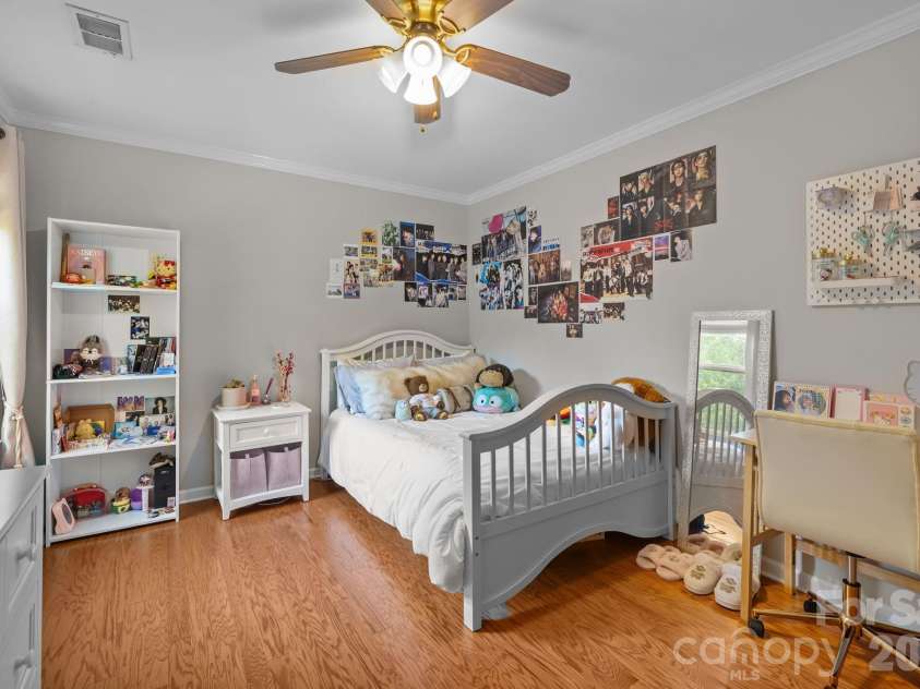 13934 Kings Carriage Lane, Charlotte, NC 28278.  MLS# CAR4377968, YatesRealty ID 20305. 