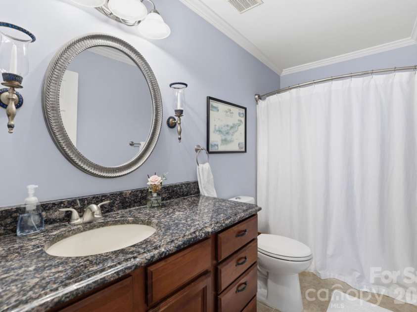 13934 Kings Carriage Lane, Charlotte, NC 28278.  MLS# CAR4377968, YatesRealty ID 20305. 