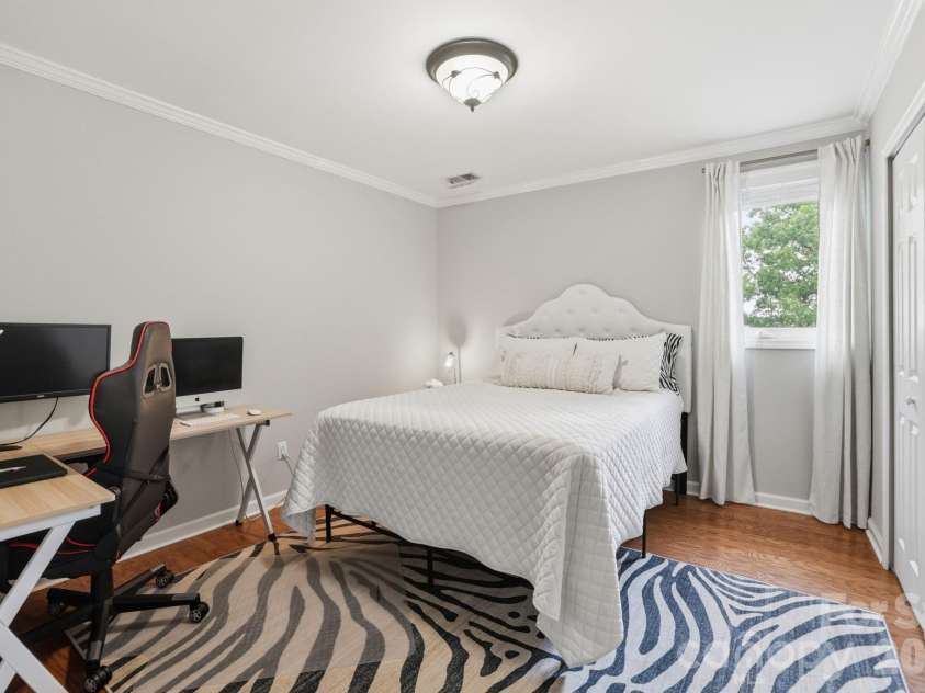 13934 Kings Carriage Lane, Charlotte, NC 28278.  MLS# CAR4377968, YatesRealty ID 20305. 