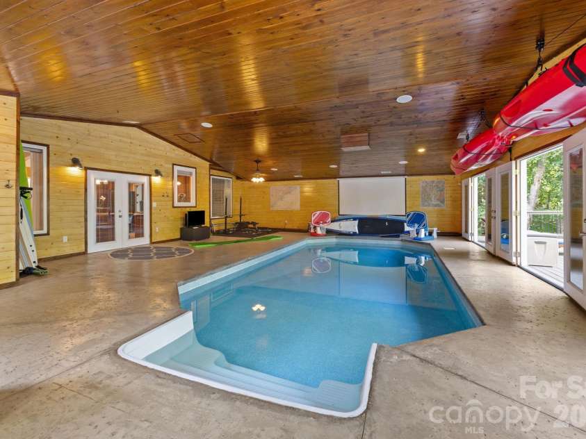 13934 Kings Carriage Lane, Charlotte, NC 28278.  MLS# CAR4377968, YatesRealty ID 20305. 