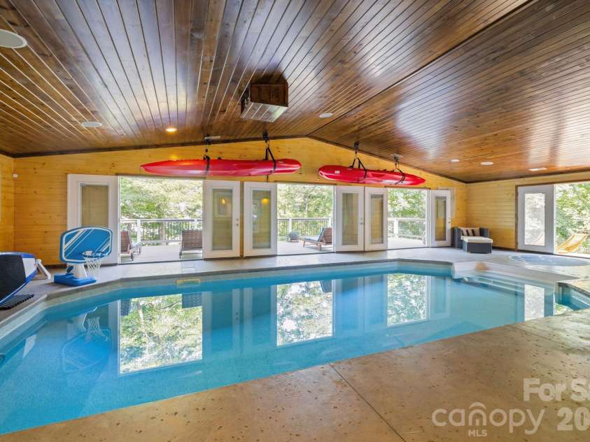 13934 Kings Carriage Lane, Charlotte, NC 28278.  MLS# CAR4377968, YatesRealty ID 20305. 