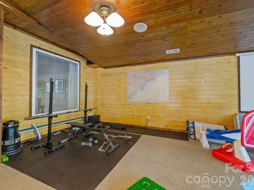 13934 Kings Carriage Lane, Charlotte, NC 28278.  MLS# CAR4377968, YatesRealty ID 20305. 