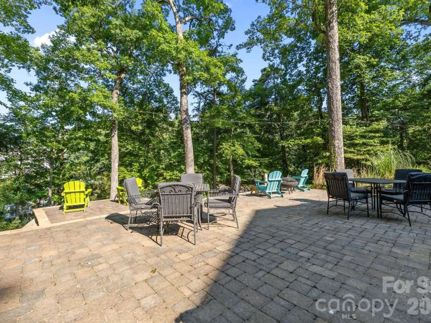 13934 Kings Carriage Lane, Charlotte, NC 28278.  MLS# CAR4377968, YatesRealty ID 20305. 