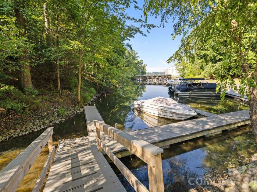 13934 Kings Carriage Lane, Charlotte, NC 28278.  MLS# CAR4377968, YatesRealty ID 20305. 