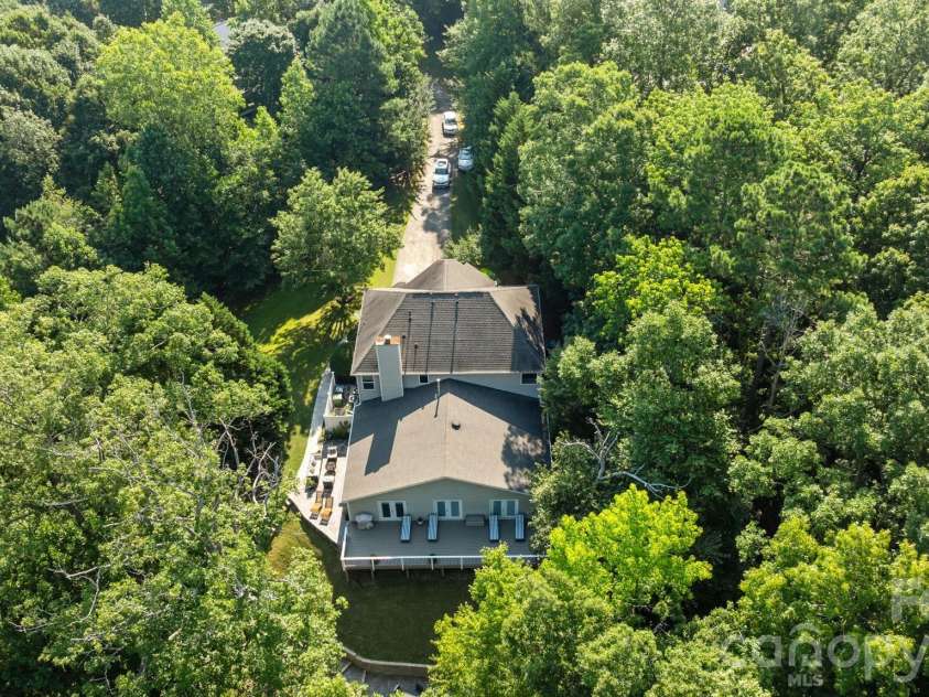 13934 Kings Carriage Lane, Charlotte, NC 28278.  MLS# CAR4377968, YatesRealty ID 20305. 