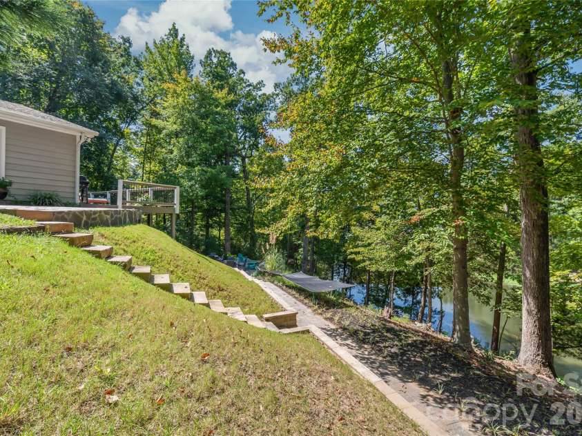 13934 Kings Carriage Lane, Charlotte, NC 28278.  MLS# CAR4424593, YatesRealty ID 20305. 