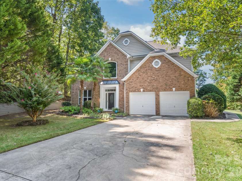 13934 Kings Carriage Lane, Charlotte, NC 28278.  MLS# CAR4424593, YatesRealty ID 20305. 