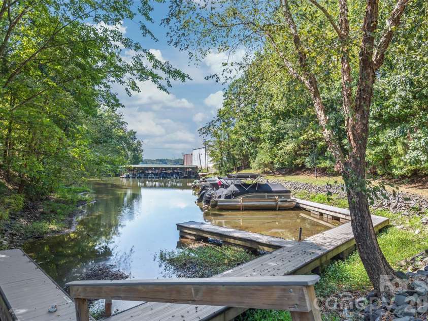 13934 Kings Carriage Lane, Charlotte, NC 28278.  MLS# CAR4424593, YatesRealty ID 20305. Current view with this yrs drought. Please note that dredging is currently being discussed.