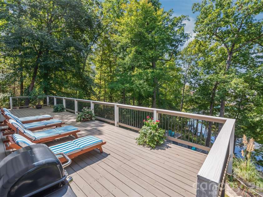 13934 Kings Carriage Lane, Charlotte, NC 28278.  MLS# CAR4424593, YatesRealty ID 20305. Lovely views from every angle