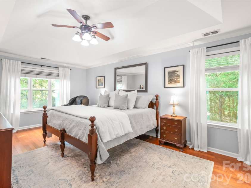 13934 Kings Carriage Lane, Charlotte, NC 28278.  MLS# CAR4424593, YatesRealty ID 20305. Spacious primary with wooded views