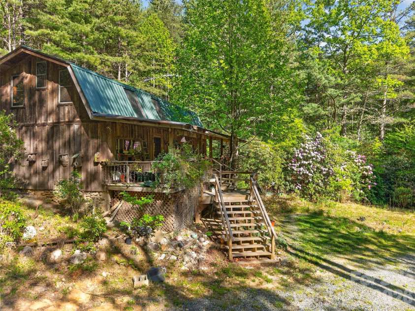 451 Signal Tree Road, Deep Gap, NC 28618.  MLS# CAR4374563, YatesRealty ID 20306. 