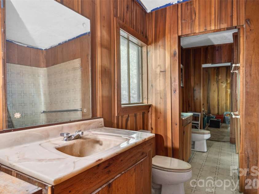 451 Signal Tree Road, Deep Gap, NC 28618.  MLS# CAR4374563, YatesRealty ID 20306. 