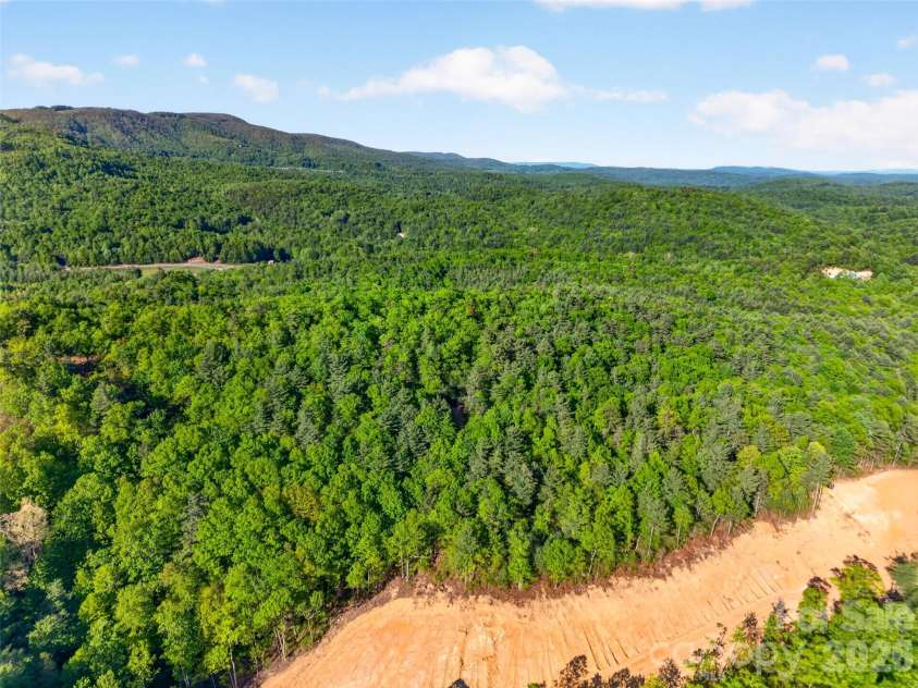 451 Signal Tree Road, Deep Gap, NC 28618.  MLS# CAR4374563, YatesRealty ID 20306. 