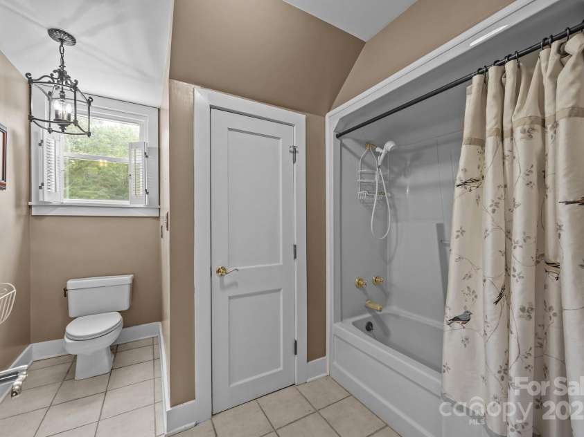 1433 Kern Carlton Road, Salisbury, NC 28146.  MLS# CAR4263758, YatesRealty ID 20307. Upstairs Bath