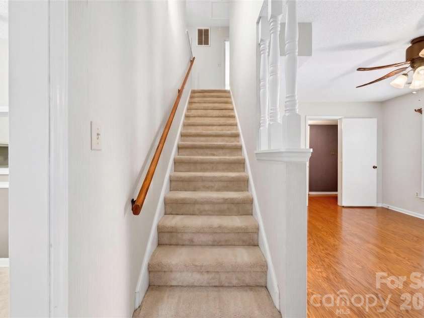 621 Winter Wood Drive, Matthews, NC 28105.  MLS# CAR4376332, YatesRealty ID 20308. 2nd floor