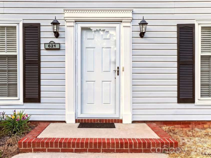 621 Winter Wood Drive, Matthews, NC 28105.  MLS# CAR4376332, YatesRealty ID 20308. Come on In!
